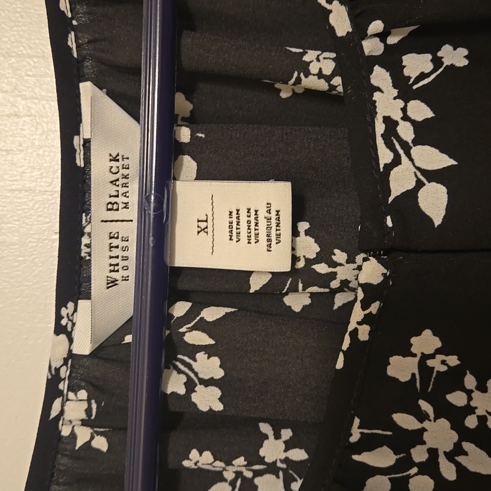 White House Black Market Floral Black and White Relaxed Blouse - Picture 2 of 4